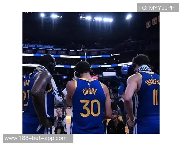 克莱首节火力全开三分球命中率惊人独行侠狂轰42分展现强大攻击力